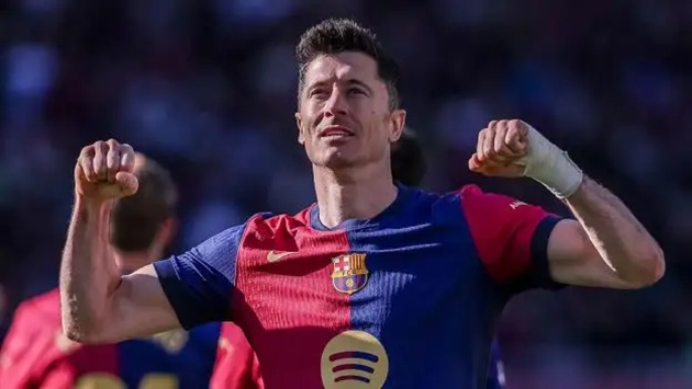 Lewandowski liên tục ghi bàn