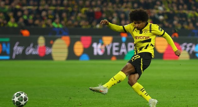 Karim Adeyemi sớm giúp Dortmund có bàn mở tỷ số.