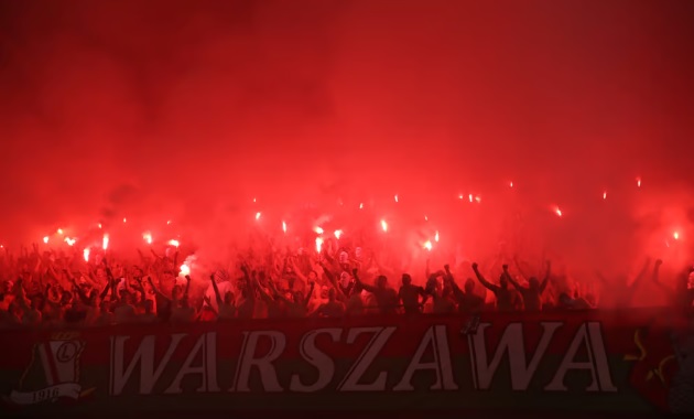 Sân nhà của Legia nổi tiếng máu lửa.