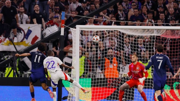 Man United hòa 2-2 Lyon.