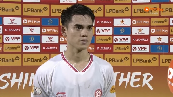 Khuất Văn Khang đã có một trận đấu ấn tượng cho đội khách.