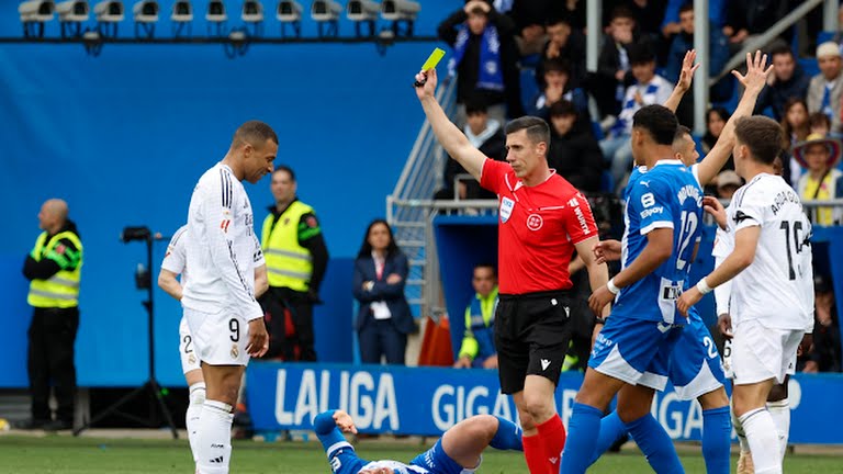 Kylian Mbappe có ngày thi đấu đáng quên.