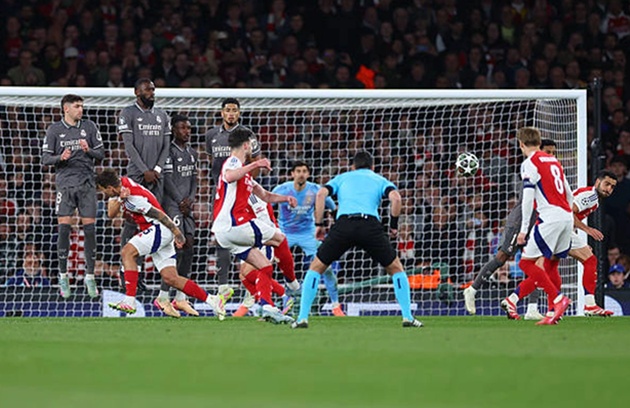 Rice ghi bàn đẳng cấp vào lưới Real.