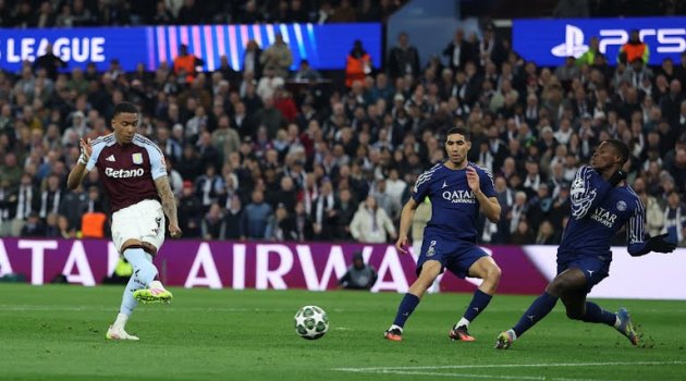 Villa nỗ lực đến những phút cuối cùng.