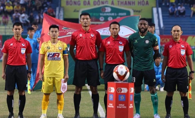 Trọng tài Razlan Joffri Bin Ali từng bắt trận Thanh Hóa vs TP.HCM (Ảnh: VPF)