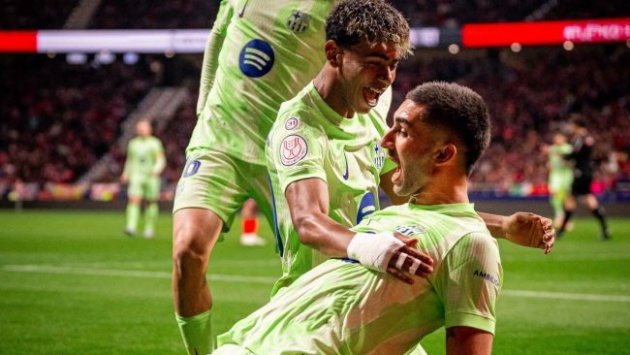 Barca đang bay cao.