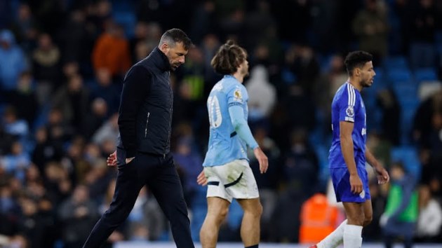 Leicester lụn bại dưới tay cựu danh thủ MU.