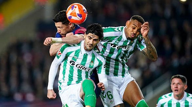 Real Betis quả cảm cầm hòa Barcelona trên sân khách.