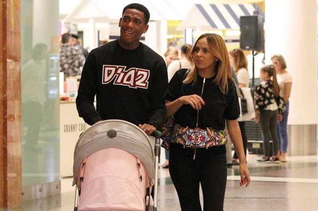 Anthony Martial cùng với người vợ Samantha.