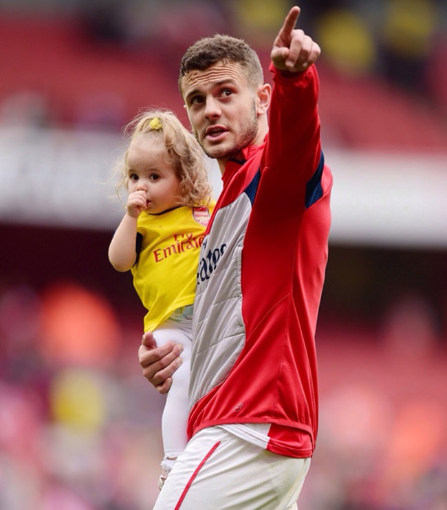 Jack Wilshere cùng cô con gái bé bỏng của mình.