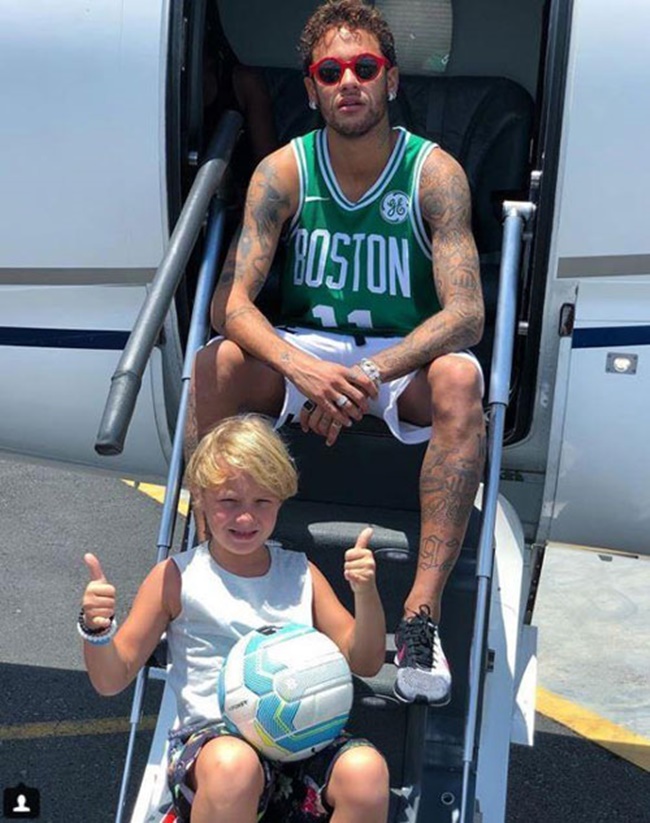 Neymar cùng cậu con trai Lucca.