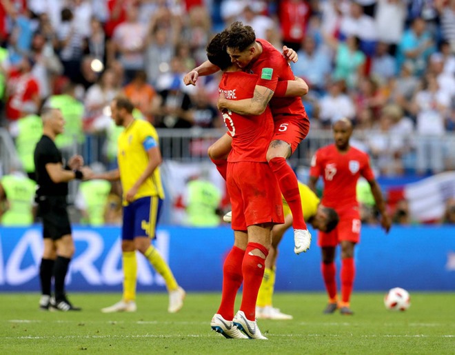 Hai "hòn đá tảng" của Tam Sư trước Thụy Điển: Maguire và Stones.