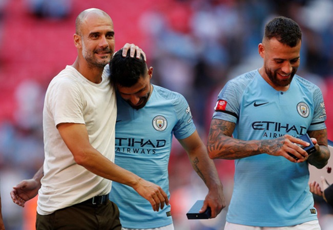 Pep có thắng lợi khá dễ dàng trước người đồng nghiệp Emery trong màn thư hùng tối qua.