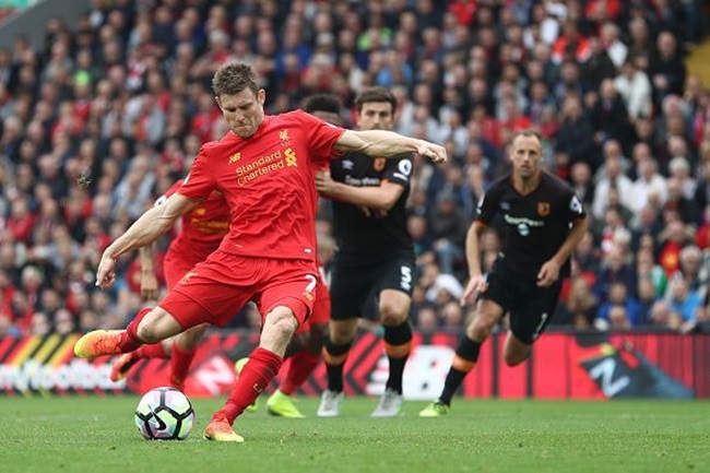 Milner trong màu áo Liverpool.
