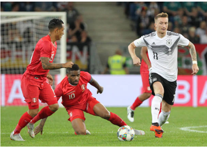 Marco Reus có một ngày thi đấu vô duyên khi bỏ lỡ nhiều cơ hội ngon ăn trước khung thành thủ môn Pedro Gallese.