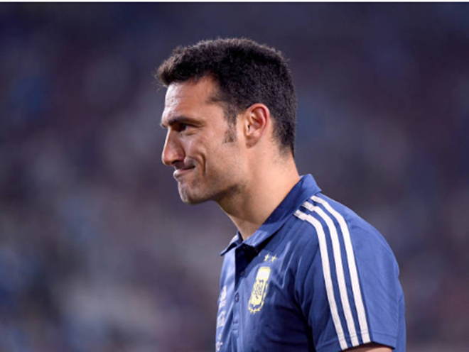 Ảnh bài viết Lionel Scaloni thẫn thờ vì "chân gỗ" Mauro Icardi