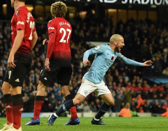 Silva tiếp tục phong độ thăng hoa trên sân nhà Etihad.