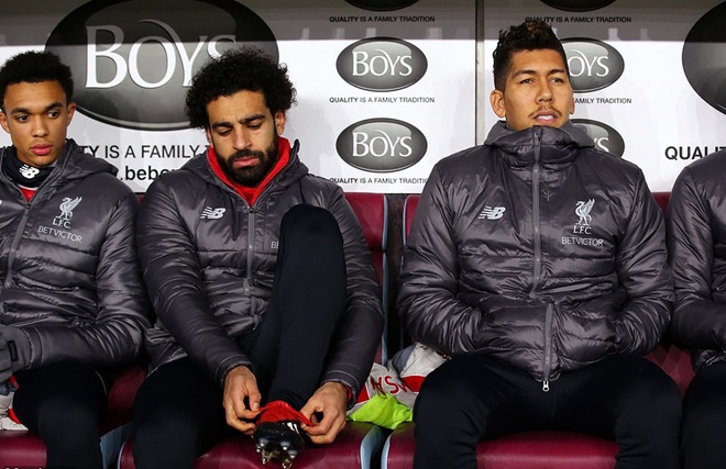 Salah, Firmino dự bi ở trận đấu với Burnley.