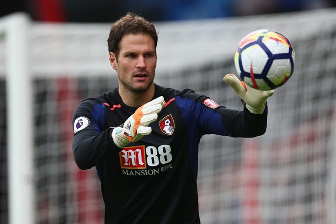 Thủ thành Begovic của Bournemouth.