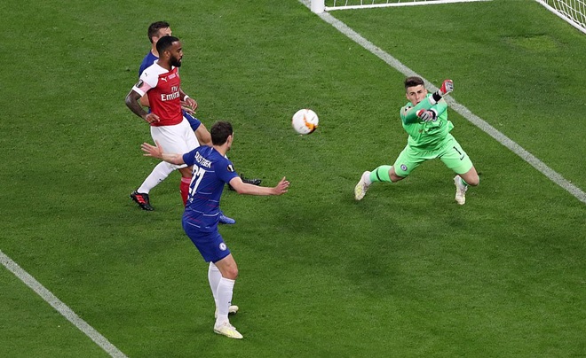 Thủ thành Kepa bên phía Chelsea có màn trình diễn thuyết phục.