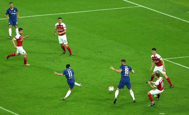 Ngôi sao người Tây Ban Nha, Pedro đưa Chelsea dẫn trước 2-0 sau pha dứt điểm chính xác và gọn gàng từ đường chuyền thông minh của Hazard
