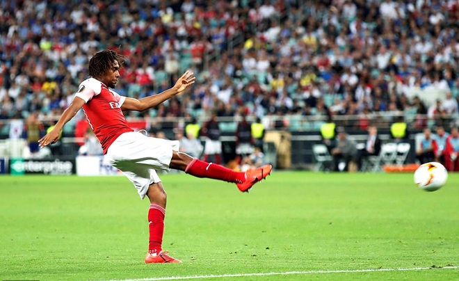 Alex Iwobi giúp người hâm mộ Pháo thủ thành London lấy lại hy vọng với cú vô lê đẹp mắt thành bàn, rút ngắn tỉ xuống còn 1-3.