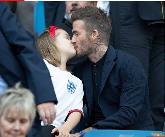 Ảnh bài viết David Beckham cùng con gái xuất hiện bất ngờ trên khán đài