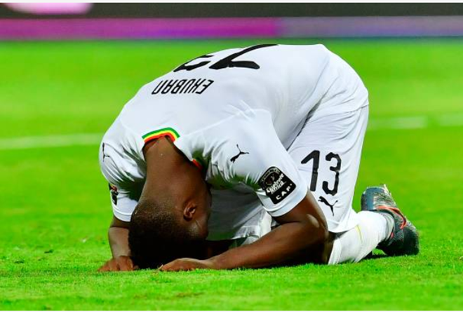 Trên chấm luân lưu 11m căng thẳng, tiền đạo Caleb Ekuban là người duy nhất bên phía Ghana sút hỏng lượt đá của mình. Caleb sinh ra ở Ý, hiện đang thi đấu tại giải vô địch quốc gia Thổ Nhĩ Kỳ trong màu áo Trabzonspor dưới dạng cho mượn từ Leeds United.