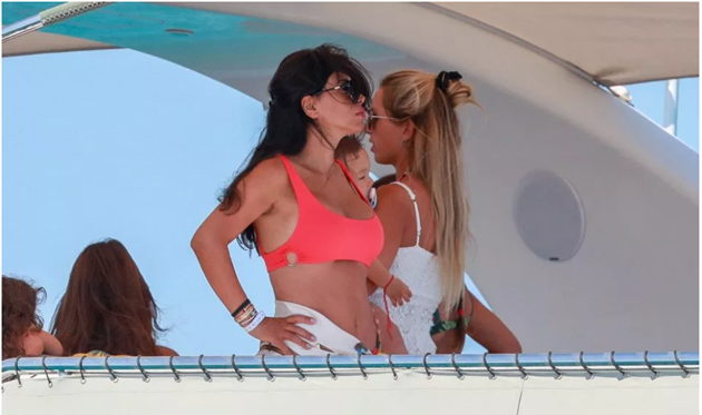 Antonella Roccuzzo, Sofia Balbi và Daniella Semaan, 3 vị hôn thê của Messi, Suarez và Fabregas.
