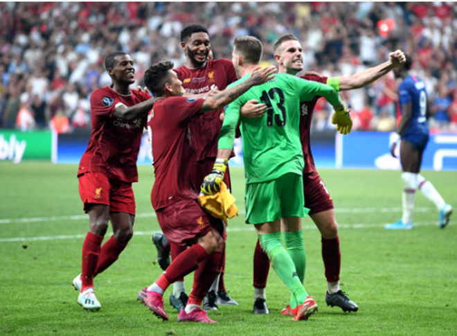 Adrian hóa người hùng Liverpool ở loạt sút luân lưu.