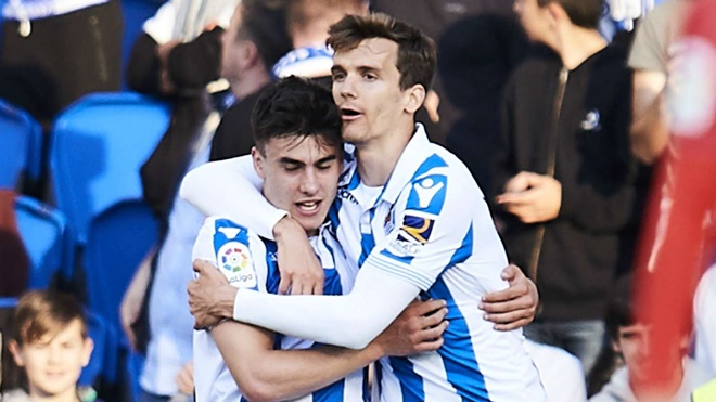 1. Ander Barrenetxea (Real Sociedad): Tài năng trẻ 17 tuổi đang đi theo con đường của người đàn anh Antoine Griezmann 10 năm về trước. Ander được đôn lên đội 1 Real Sociedad mà không cần "trạm trung chuyển" đội B. Anh đóng góp 1 pha lập công đáng nhớ vào lưới đội bóng Hoàng gia Tây Ban Nha, Real Madrid cuối chiến dịch 2018/2019.
