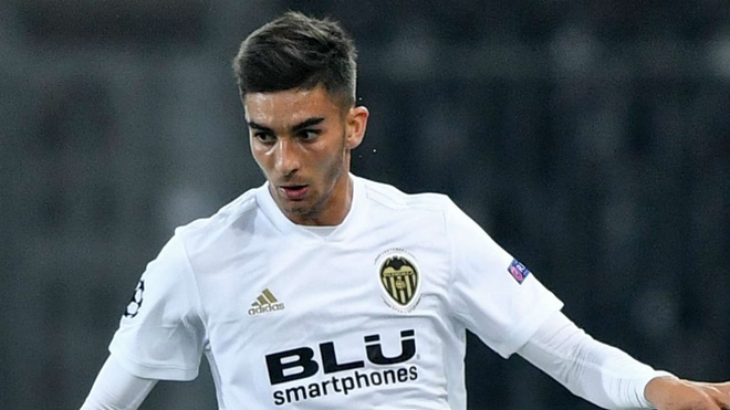 10. Ferran Torres (Valencia): Torres là gương mặt giàu kinh nghiệm nhất trong bản danh sách này với 5 lần đá chính ở chiến dịch 2018/2019 cùng Bầy Dơi cùng nhiều lần vào sân từ băng ghế dự bị. Tiền vệ 19 tuổi đã sẵn sàng chiếm một suất ở đội 1 của đoàn quân HLV Marcelino García Toral.