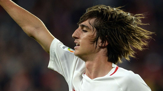 3. Bryan Gil (Sevilla): Bryan là gương mặt thường xuyên trên băng ghế dự bị của Sevilla ở chiến dịch 2018/2019. Cầu thủ 18 tuổi sở hữu 1 bàn thắng, 1 pha kiến tạo cho đội chủ sân Ramón Sánchez Pizjuán.