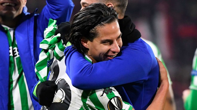 5. Diego Lainez (Real Betis): Cái tên Lainez không còn xa lạ gì với làng bóng đá Mexico. Thế nhưng, giờ đây thách thức đang chờ đợi cầu thủ 19 tuổi tại sân chơi châu Âu. Lainez được kì vọng sẽ tỏa sáng trên hàng công Real Betis cùng với 2 tân binh Nabil Fekir và Borja Iglesias.