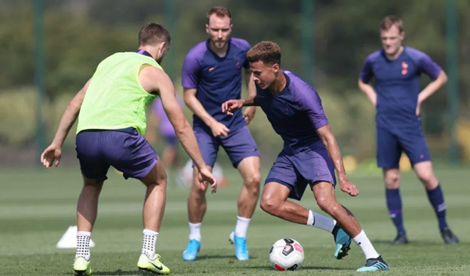 Alli có tiền sử chấn thương gân kheo vài mùa giải qua. Lý do đó khiến HLV Mauricio Pochettino vô cùng thận trọng trong quyết định sử dụng cầu thủ 23 tuổi này.