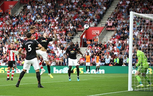 Man United tiếp tục bộc lộ điểm yếu nơi hàng thủ.