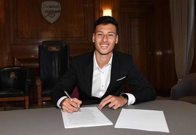 Tiền đạo người Brazil là bản hợp đồng đầu tiên của Arsenal ở phiên chợ hè 2019.