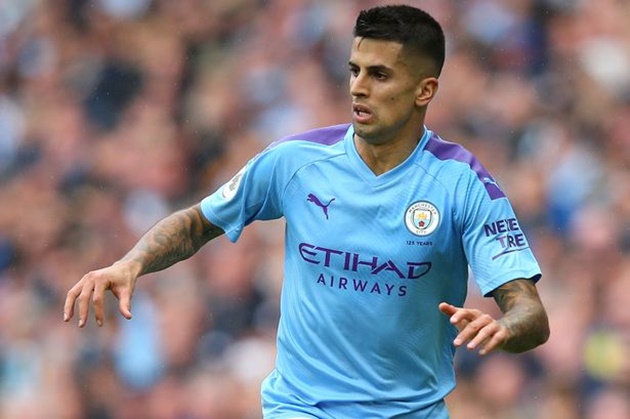 5. Hậu vệ phải: João Cancelo (Man City). Cựu sao Juventus lên công về thủ nhịp nhàng bên hành lang cánh phải Man City trước Crystal Palace.