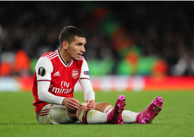 Lucas Torreira đá chính nơi tuyến giữa Arsenal trong sơ đồ 4-2-3-1.