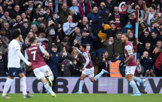 Aston Villa bất ngờ mở tỷ số trước Liverpool.