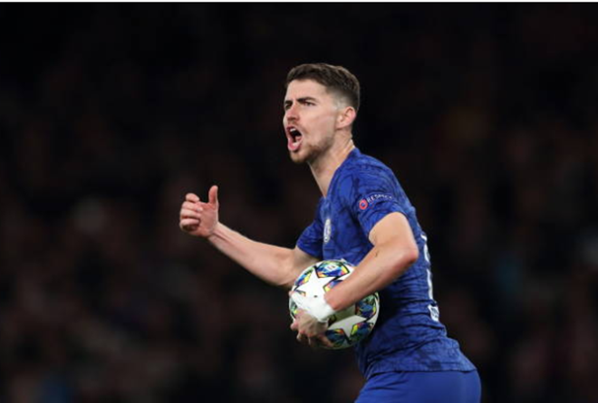 Jorginho lập cú đúp bàn thắng trên chấm 11m.