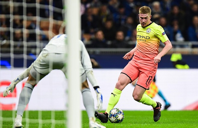 Kevin de Bruyne đá chính ngay từ đầu ở vị trí tiền vệ lệch phải trong sơ đồ 4-3-3. Đá cặp cùng ngôi sao người Bỉ nơi vòng tròn trung tâm giữa sân còn có İlkay Gündoğan, Bernardo Silva.