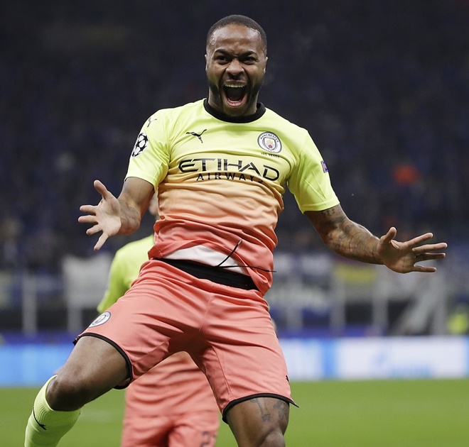 Man City sớm có bàn thắng vươn lên dẫn trước. Phút thứ 7, B.Silva đi bóng vào trung lộ, chuyền bóng cho Gabriel Jesus trước khi tiền đạo người Brazil giật gót kiến tạo cho Raheem Sterling dứt điểm chính xác.