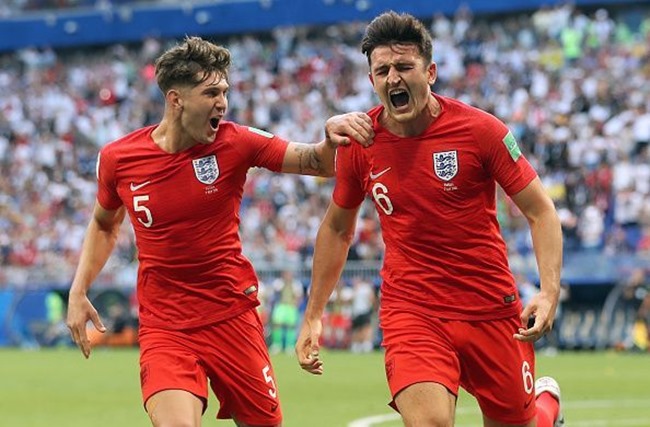 Bộ đôi Stones và Maguire.