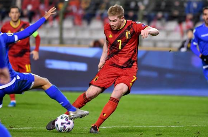 Ngôi sao đang khoác áo Man City hoàn tất cú đúp bàn thắng ở phút 41 sau pha dứt điểm từ xa cực căng.