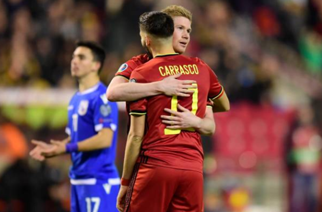 Trước khi hiệp 1 khép lại, Yannick Carrasco nâng tỷ số lên 4-1 cho Bỉ. Đội chủ nhà tỏ ra vượt trội so với đối thủ bởi lực lượng nhân sự hùng hậu.