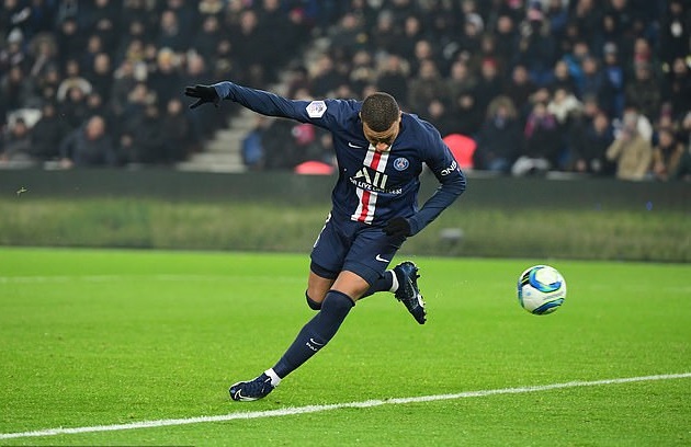 Phút thứ 52, Di Maria kiến tạo thuận lợi từ cánh phải giúp Mbappe khai thông thế bế tắc trận đấu bằng pha đánh gót điệu nghệ. Thần đồng người Pháp sở hữu 6 bàn thắng, 3 kiến tạo với 548 phút xỏ giày ra sân ở giải vô địch quốc nội.