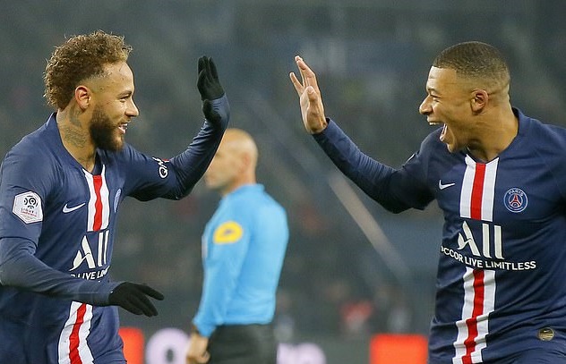 Lực lượng nhân sự vượt trội giúp PSG chiếm thế chủ động trên sân với 63% thời lượng kiểm soát bóng, thực hiện 705 đường chuyền cùng tỷ lệ chính xác đạt 88%.