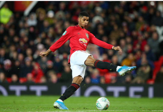 Phút thứ 30, Rashford bỏ lỡ một cơ hội hết sức ngon ăn trước vòng cấm khi dứt điểm hụt.