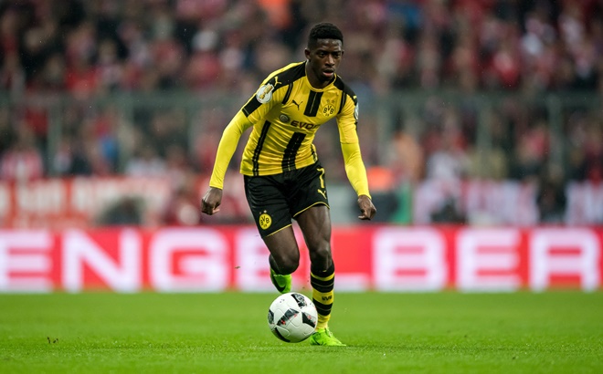 2. Ousmane Dembele (13 triệu bảng). Cầu thủ chạy cánh 22 tuổi thăng tiến vượt bậc trong sự nghiệp quần đùi áo số khi đầu quân cho BVB từ Rennes. Dembele được bầu vào đội hình tiêu biểu Bundesliga ngay mùa giải đầu tiên khoác áo Dortmund trước khi chuyển sang Barcelona với mức giá kỷ lục: 112 triệu bảng.
